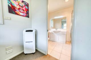 Relaxing 3BR Home by Wattle Downs Reserve - 4