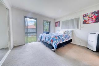 Relaxing 3BR Home by Wattle Downs Reserve - 7