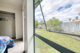 Relaxing 3BR Home by Wattle Downs Reserve - 5