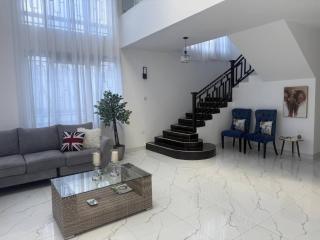 Deluxe Nairobi, Kenya - 8