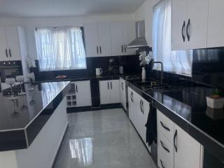 Deluxe Nairobi, Kenya - 7