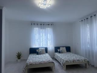 Deluxe Nairobi, Kenya - 4