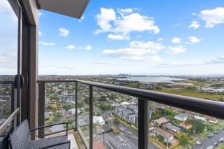 Skyline on Byron - Takapuna Views Apartment - 8