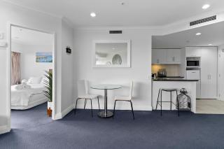 Skyline on Byron - Takapuna Views Apartment - 2