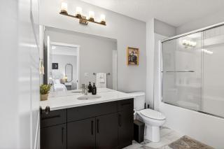 peaceful modern home 3bedroom space sleeps 6 - 8