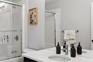 peaceful modern home 3bedroom space sleeps 6 - 9