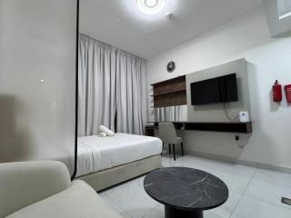 Luxury Apartment with Pool Gym & Free Parking at Equiti Gates Jebel Ali - 0