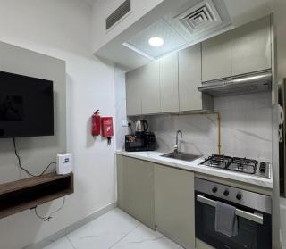 Luxury Apartment with Pool Gym & Free Parking at Equiti Gates Jebel Ali - 6