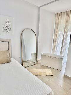 Beautiful Modern 2BR with Living Room - 2