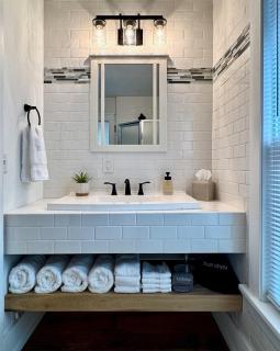 A Calm, Stylish Retreat - Steps to Lake, Downtown, and Surf District - 4