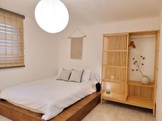 Shinchon Station 2BR Spacious Apartment - 4