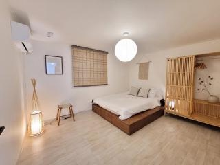 Shinchon Station 4min Walk, 2BR Family Friendly Spacious Stylish - 8