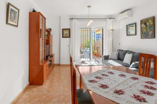 Family friendly patio and poolview - 7