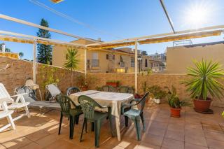 Family friendly patio and poolview - 5