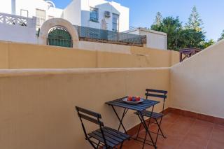 Family friendly patio and poolview - 3