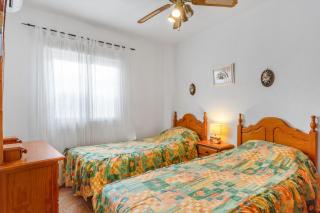 Family friendly patio and poolview - 2