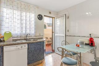 Family friendly patio and poolview - 1