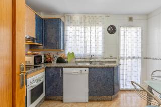 Family friendly patio and poolview - 5