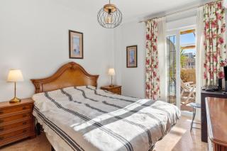 Family friendly patio and poolview - 1