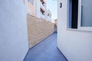 S74 - Cosy 2 Bedroom Maisonette - 3