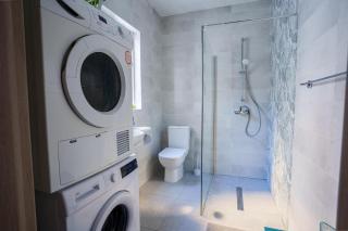 S74 - Cosy 2 Bedroom Maisonette - 1