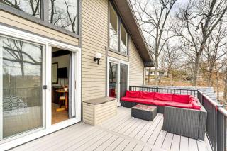 Grand Ridge Retreat w Decks, TVs and Pool Access - 8