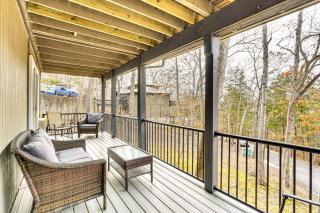 Grand Ridge Retreat w Decks, TVs and Pool Access - 6