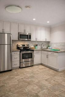 Private 2BR Suite in Vancouver West Side House - 5