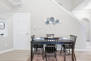 Chick modern Haven Elegant stay with modern views - 0