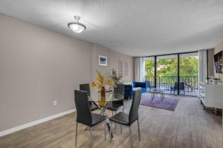 Stylish 2BR in Norht Miami with Free Parking - 9