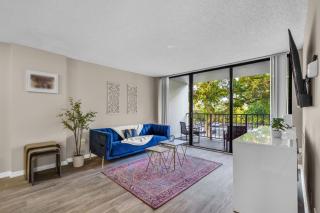 Stylish 2BR in Norht Miami with Free Parking - 0