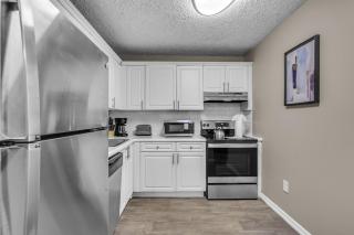 Stylish 2BR in Norht Miami with Free Parking - 3