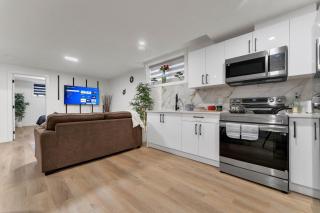 2-bedroom suite close to Amenities and Airport - 0