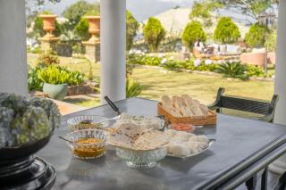 Garfield Bungalow by TONIK - 7