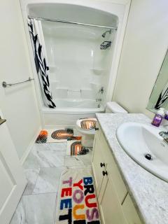 Sky Cove - Modern Comfort, Simple, Cozy, Central - 9