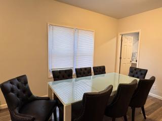 Freshly Renovated 3 Bedroom House with 4 Beds - 3