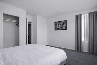 Spacious 2 Bedroom 2 Bathroom Unit Great Location - 1