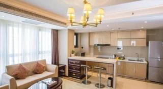 Sky World Hotel Qingdao - 9