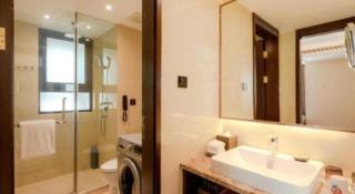 Sky World Hotel Qingdao - 4