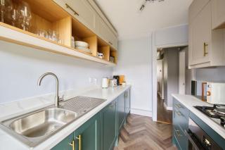 2 bed flat - SW London with parking - 4