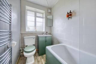 2 bed flat - SW London with parking - 2