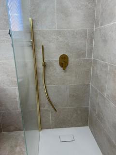 CHARMANT 2 PIECES DANS VILLA INDIVIDUELLE TERRASSES JARDIN - 6