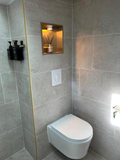 CHARMANT 2 PIECES DANS VILLA INDIVIDUELLE TERRASSES JARDIN - 5