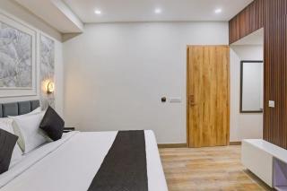 Townhouse Oak Sector 18 Metro Station Formerly Raasha Inn - 5