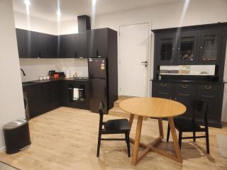 Self-contained flat with private entrance and yard - 5