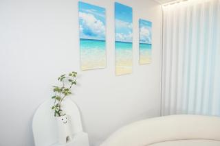 White Modern Stay - 1