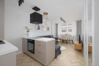 Cosy Apartment in the Centre Remote Work by Noclegi Renters - 8