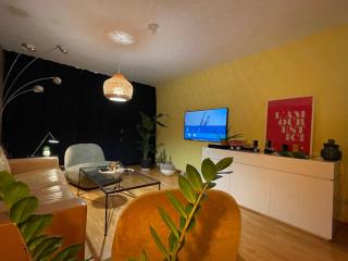 Checkpoint Charlie Apartment - Berlin - 8