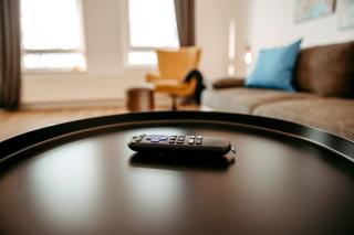 StaySimplyHaven - Modernes City-Apartment, King-Size Bett, 55'' Smart-TV, Self Check-In - 3