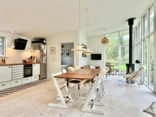 Modern Peninsula Cabin With Panoramic View - 5